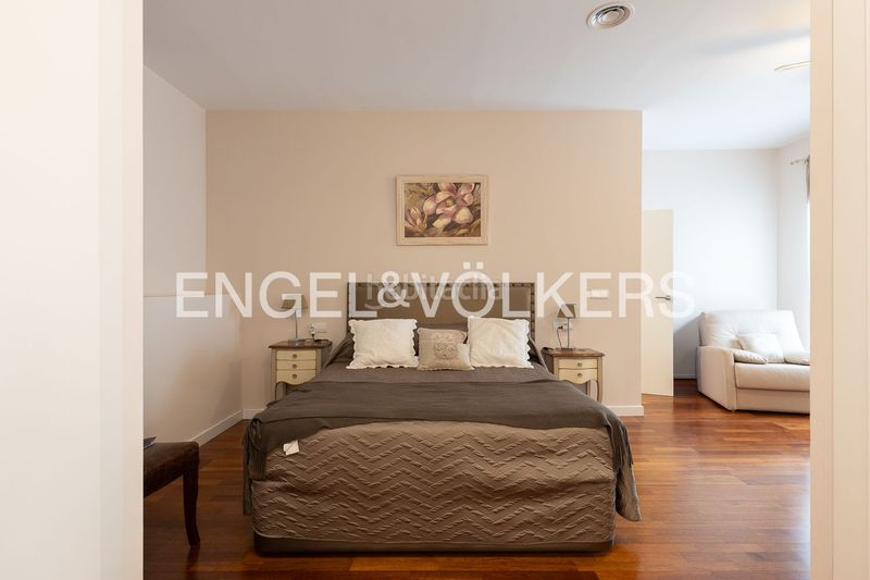 Foto 1ce8489a-53aa-4bc5-ada4-53dc04c759c9. Piso en El Mercat Valencia