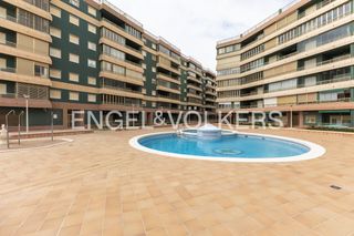 Etagenwohnung in El Perelló. Apartamento junto al mar en edificio con piscina