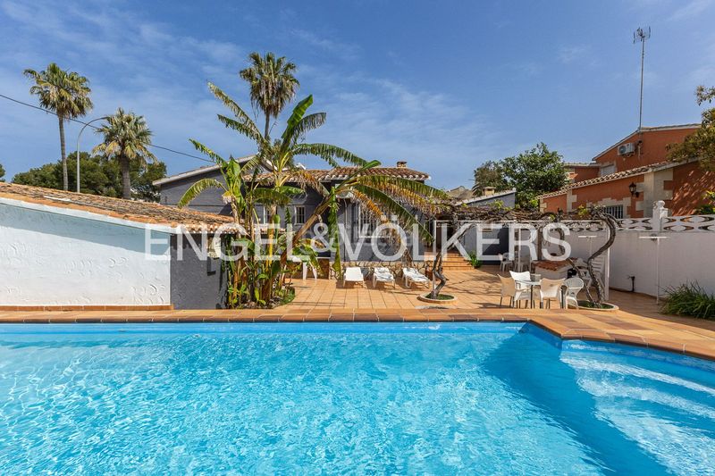 Foto 490cf920-e0c5-4ebf-a52b-68cae070891f. Casa amb calefacció aparcament piscina a Les Bovetes - La Felicidad Dénia