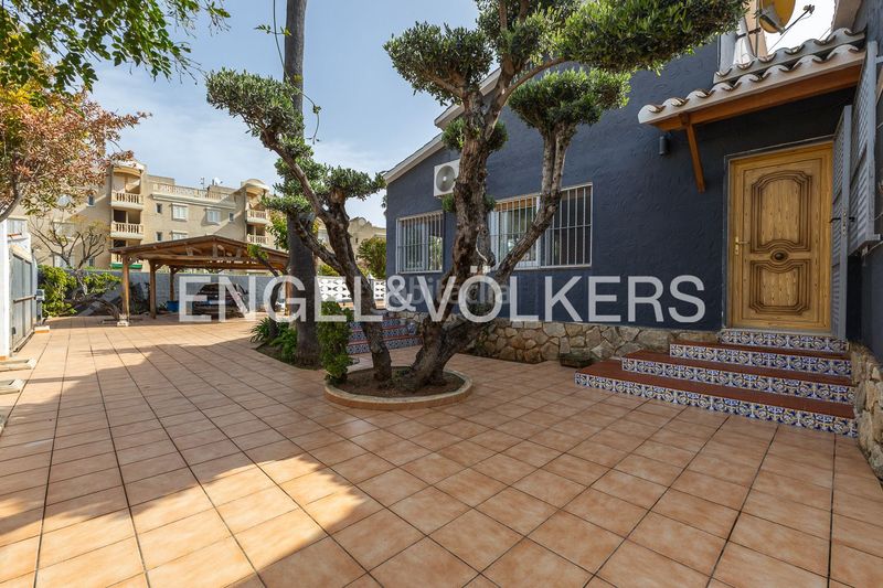 Foto b77d9567-adfc-4ab9-942e-7c0352c0a998. Casa amb calefacció aparcament piscina a Les Bovetes - La Felicidad Dénia