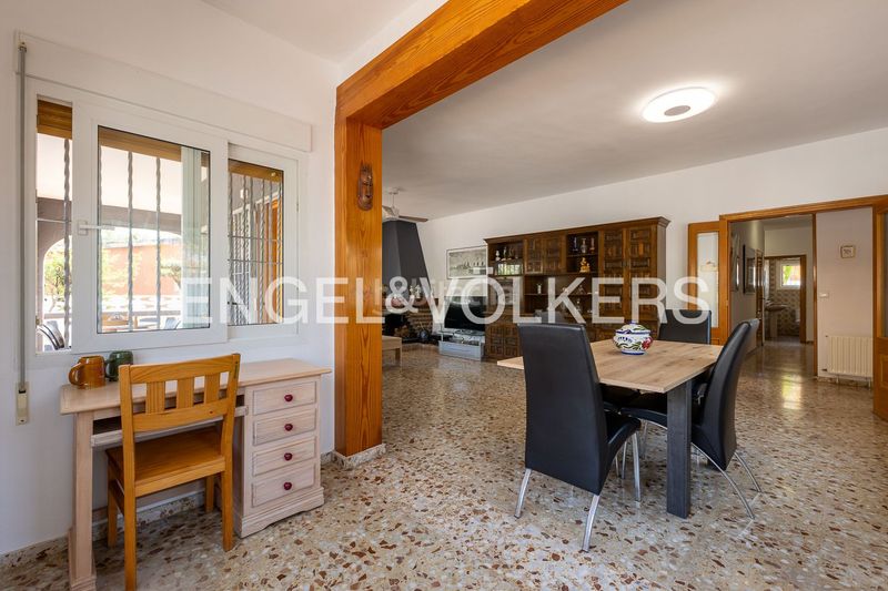 Foto bbdb4067-92bf-436f-b238-5a88990c5ea2. Casa amb calefacció aparcament piscina a Les Bovetes - La Felicidad Dénia
