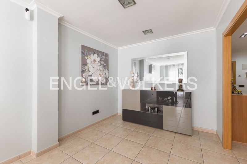 Foto a806f708-78f8-49e6-9ef8-a76b1b8f1026. Casa amb calefacció aparcament a Núcleo Urbano Pobla de Vallbona (la)