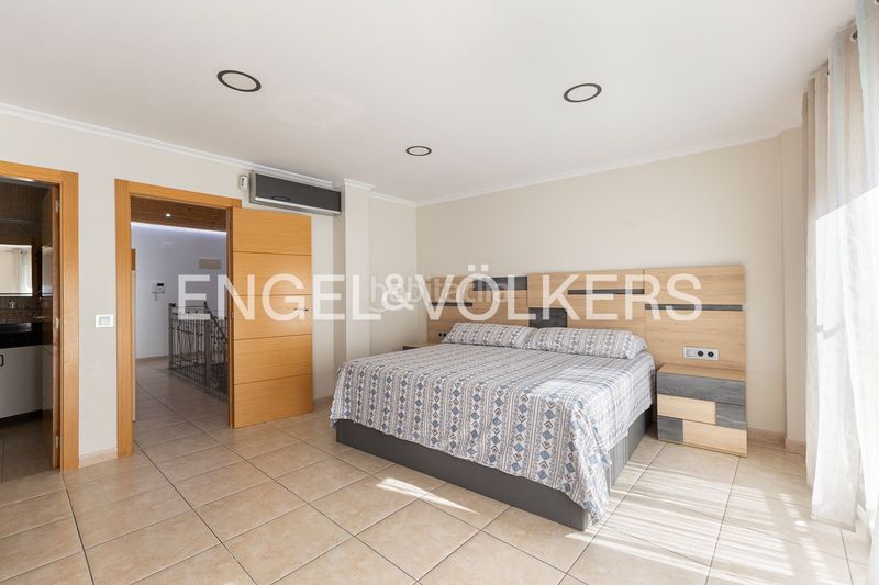 Foto abeb08ce-bda5-496d-9c51-e5b86609a77a. Casa amb calefacció aparcament a Núcleo Urbano Pobla de Vallbona (la)