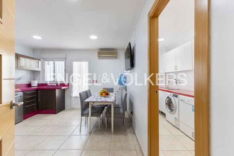 Foto b65b9bd5-515f-478d-9029-a978749b8996. Casa amb calefacció aparcament a Núcleo Urbano Pobla de Vallbona (la)