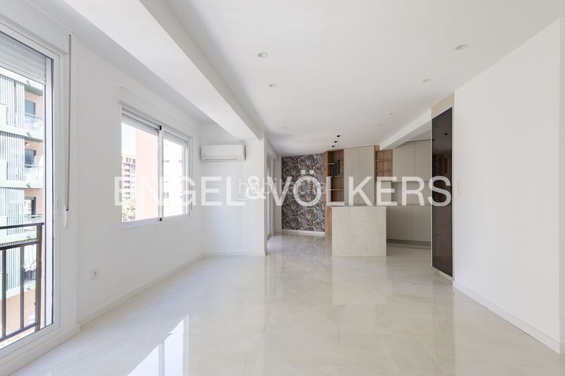 Piso vivienda a estrenar en ruben vela zona de en corts en Valencia - Imagen 2