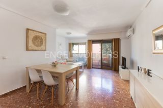 Pis a Carrer de la Reina