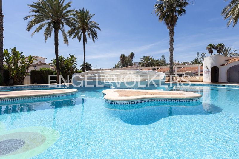 Foto 2fa750e9-5afa-4e7e-94bb-f2ae705c13e5. Àtic amb calefacció piscina a Les Bassetes - El Marjal Dénia
