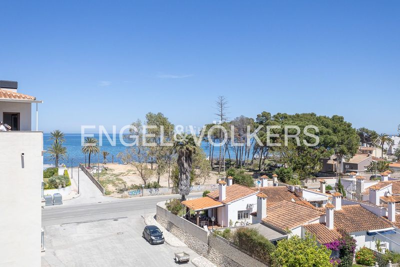 Foto cc24cb56-5503-40d1-ba5f-d1a05a464661. Àtic amb calefacció piscina a Les Bassetes - El Marjal Dénia