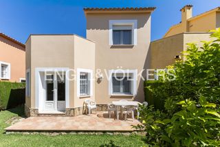 Rent House in Oliva Pueblo. Precioso adosado en la urbanización de oliva