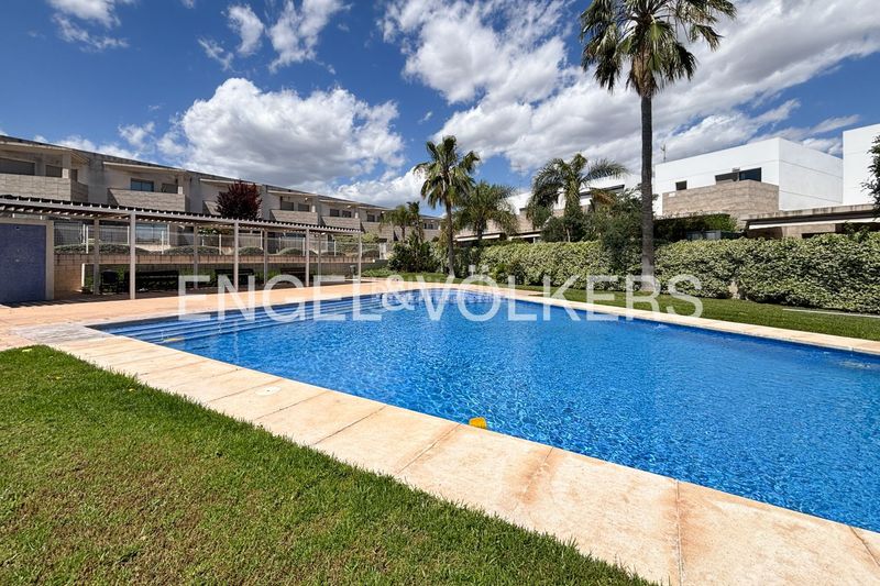 Foto 9df3e2da-1ffa-4e94-9a3a-b7419bb4b8d8. Lloguer casa amb calefacció aparcament piscina a Bétera