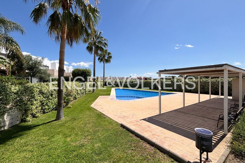 Foto d5b70604-ea4d-48d2-82e8-9fda2c2f6780. Lloguer casa amb calefacció aparcament piscina a Bétera