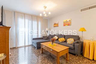 Flat  Carrer del mestre bellver. Amplia vivienda exterior con balcón, garaje y trastero en maestr