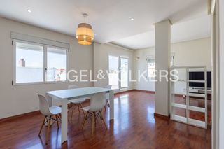 Rent Penthouse  Avinguda de peris i valero. Luminoso ático al lado de túria