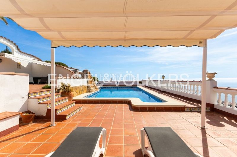Foto 0751bb91-bdcb-4fb0-935b-3934d7915068. Casa amb calefacció aparcament piscina a Alcossebre