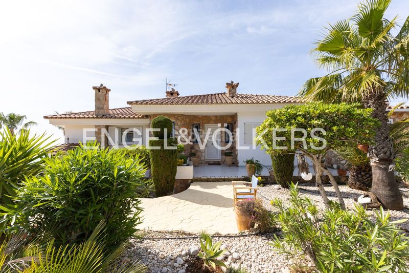 Foto 485c23c6-b1a9-454c-b5fb-ebe0c3d9d64a. Casa amb calefacció aparcament piscina a Alcossebre