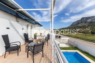 Flat in La Pedrera-Vessanes. Exclusiva vivienda en planta primera con terraza privada y parki