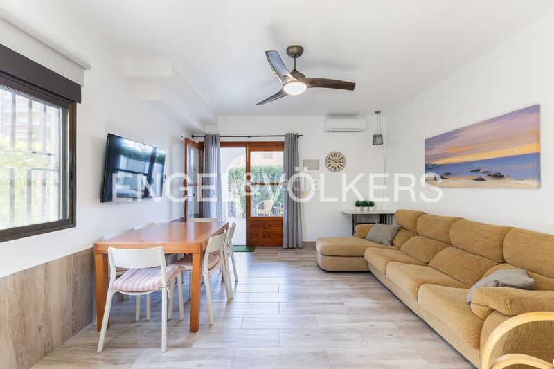 Foto 35a9acb2-bb3f-4b7c-90b0-637c9cee9ad9. Casa amb calefacció a Bega de Mar Sueca