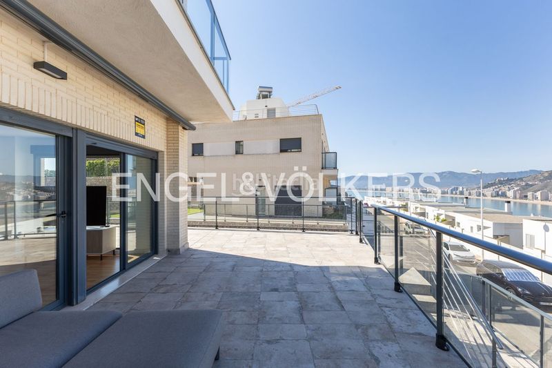 Foto 33ba007d-21ba-4083-8f07-dff47ac1df22. Casa amb calefacció aparcament piscina a El Faro Cullera