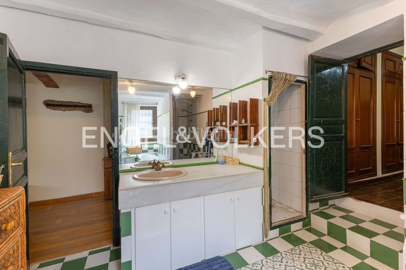 Foto 154258a7-b0a4-42b5-9ddd-7878723217f4. Casa amb calefacció aparcament piscina a Eixample Alcoi