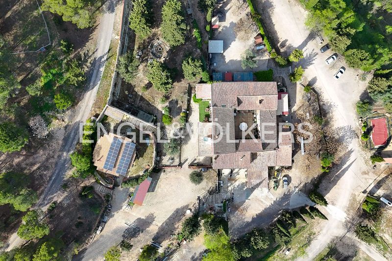 Foto 1644237d-7732-444c-95d4-722a435fd09d. Casa amb calefacció aparcament piscina a Eixample Alcoi