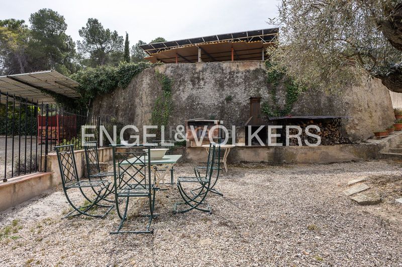 Foto 1ae2ef4d-c662-4f49-8062-815c3b706ce4. Casa amb calefacció aparcament piscina a Eixample Alcoi