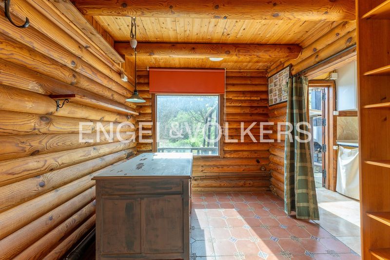 Foto 1cbabea3-0049-4045-a3b5-28a525805153. Casa amb calefacció aparcament piscina a Eixample Alcoi