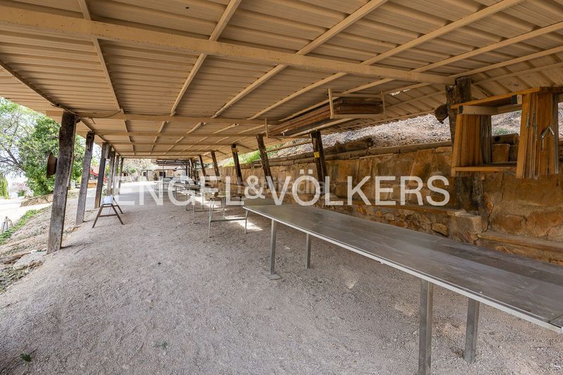 Foto 21b85f6e-e393-43d8-888a-de545e8b11a2. Casa amb calefacció aparcament piscina a Eixample Alcoi