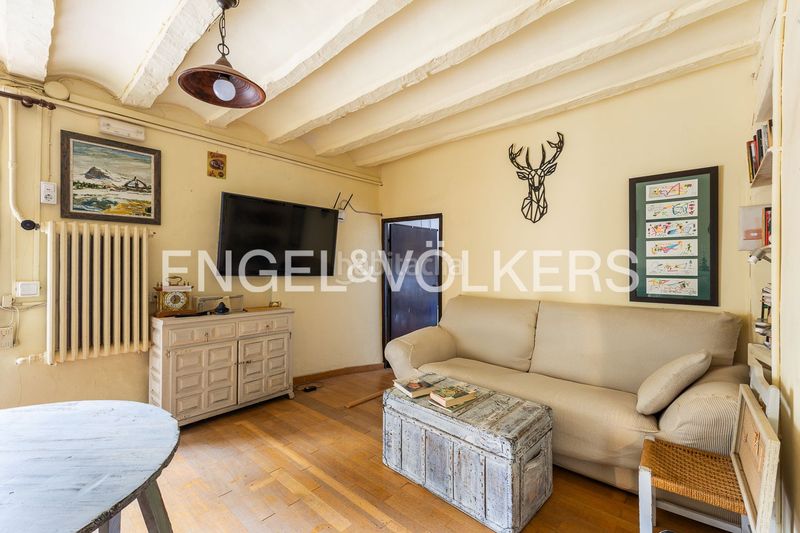 Foto 2d41f8b5-c30d-4e8a-b80d-39d443a74fc9. Casa amb calefacció aparcament piscina a Eixample Alcoi