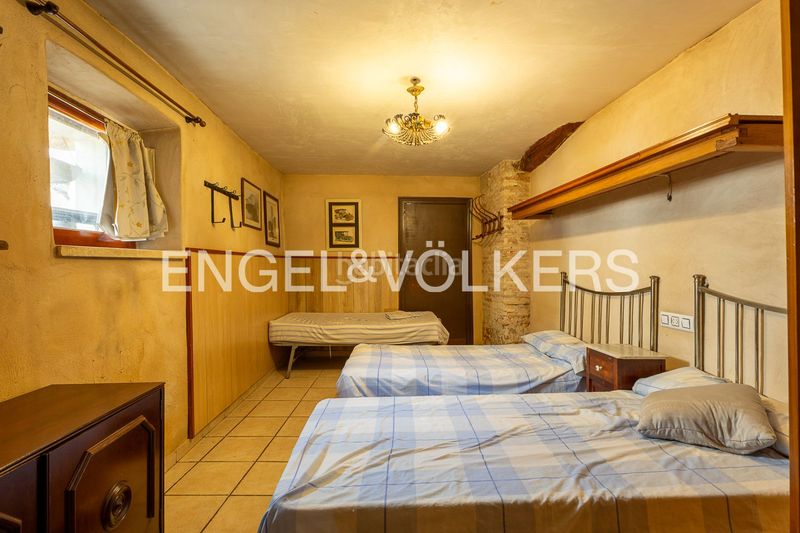 Foto 33013e28-3634-4eec-a059-4f3378b08014. Casa amb calefacció aparcament piscina a Eixample Alcoi