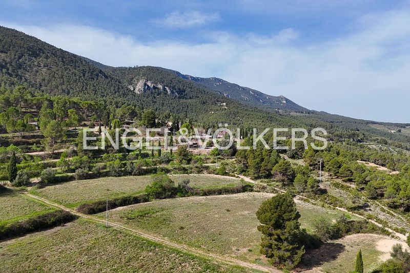 Foto 3582f5fe-b271-4f72-a77e-e6dd0eb1e082. Casa amb calefacció aparcament piscina a Eixample Alcoi
