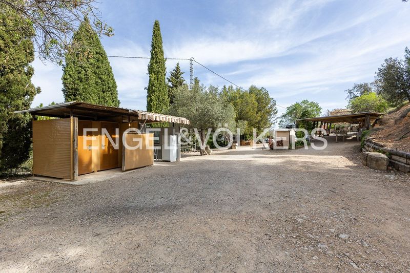 Foto 381114a2-1b4b-4744-b8fa-00a804b9271f. Casa amb calefacció aparcament piscina a Eixample Alcoi