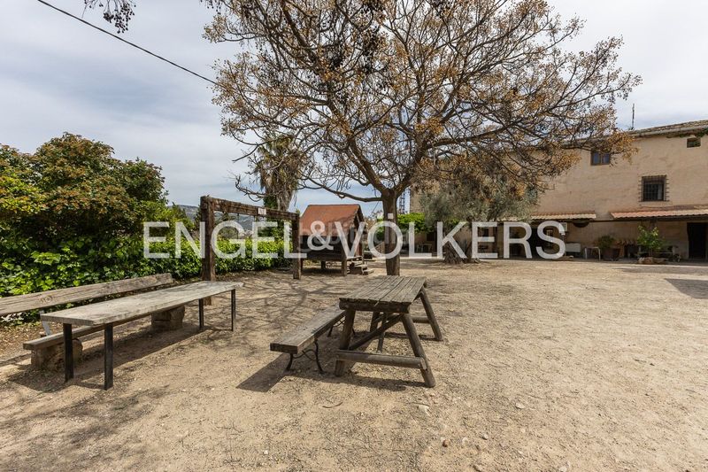 Foto 3c834ebc-d92c-48c1-8a46-8f597ca2f30d. Casa amb calefacció aparcament piscina a Eixample Alcoi