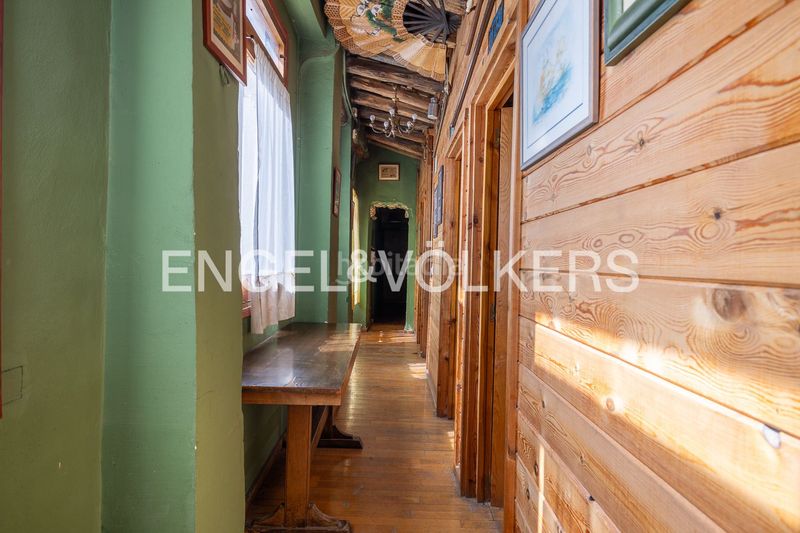 Foto 4162c3cb-1e63-418b-baaa-85dac0fe9d53. Casa amb calefacció aparcament piscina a Eixample Alcoi