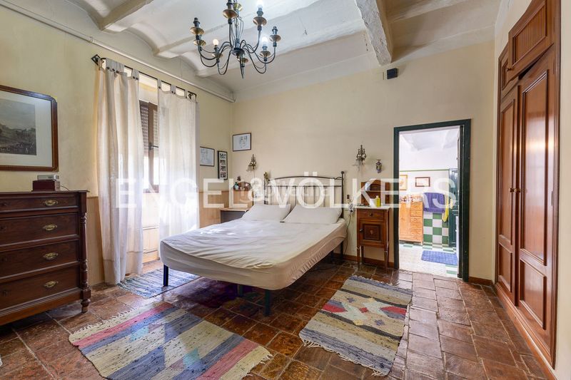 Foto 473ad5b9-f5de-4553-8732-fadf04de09fd. Casa amb calefacció aparcament piscina a Eixample Alcoi