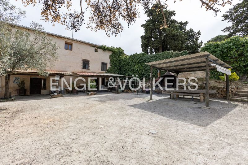 Foto 4c6251db-4437-4bb5-ae29-9fc2bc8d71ee. Casa amb calefacció aparcament piscina a Eixample Alcoi