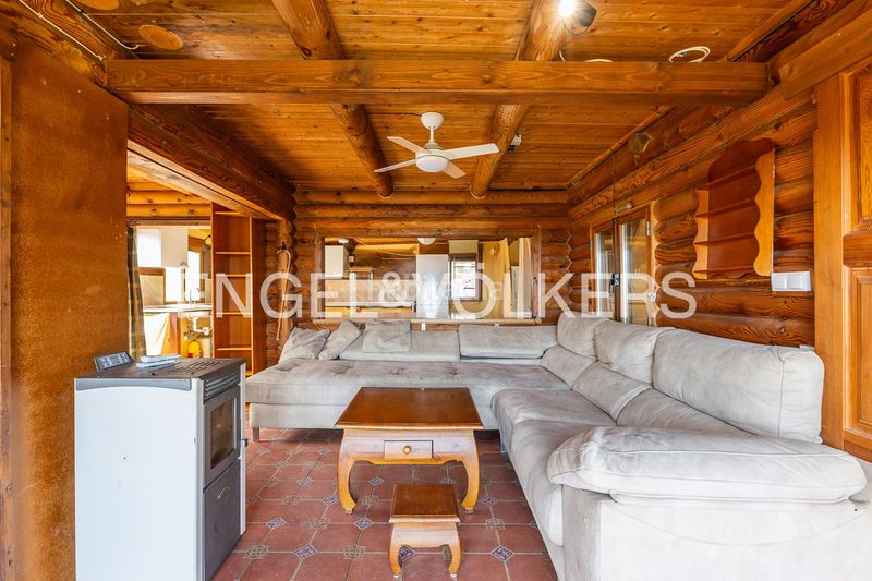 Foto 6e87f340-04b3-44f0-94d4-0074e2d0a1aa. Casa amb calefacció aparcament piscina a Eixample Alcoi