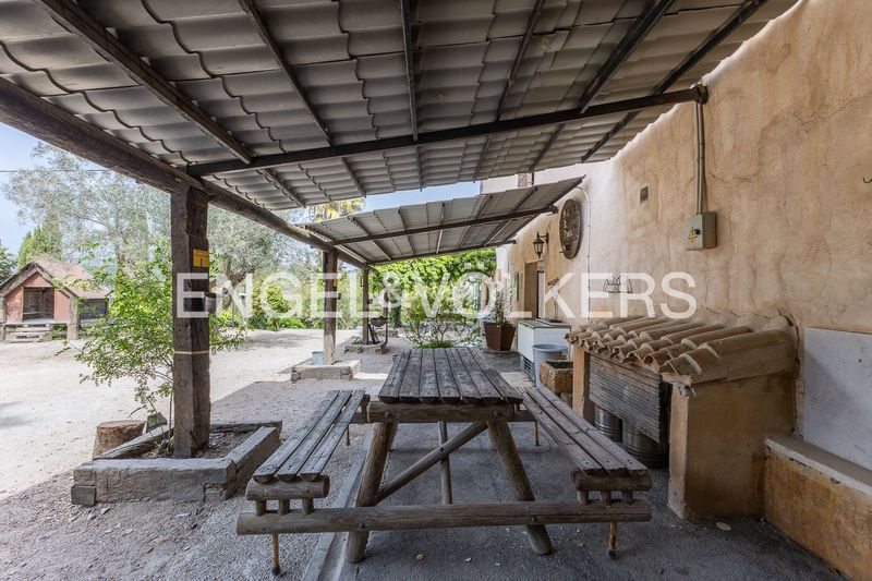 Foto 7ba03681-9819-4506-8e03-cb9a6a314299. Casa amb calefacció aparcament piscina a Eixample Alcoi