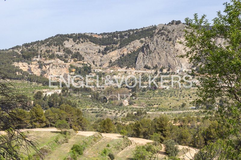 Foto 7e23c9e4-cef6-41e0-96b1-75f3190dca0f. Casa amb calefacció aparcament piscina a Eixample Alcoi