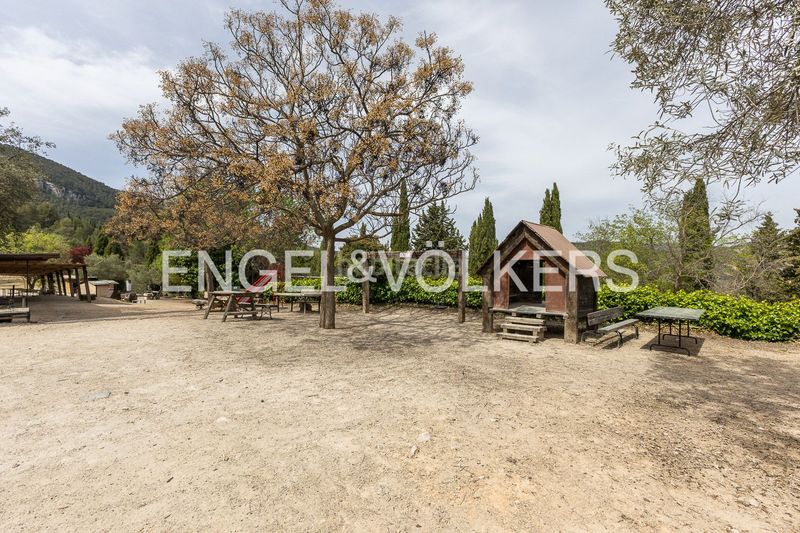 Foto 8afc0665-909b-42c4-bd61-32723d1f9653. Casa amb calefacció aparcament piscina a Eixample Alcoi