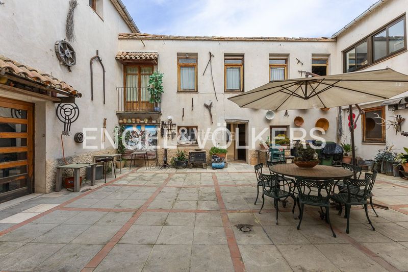 Foto 8d3c6c74-9b3e-44f8-a473-afca37076da5. Casa amb calefacció aparcament piscina a Eixample Alcoi