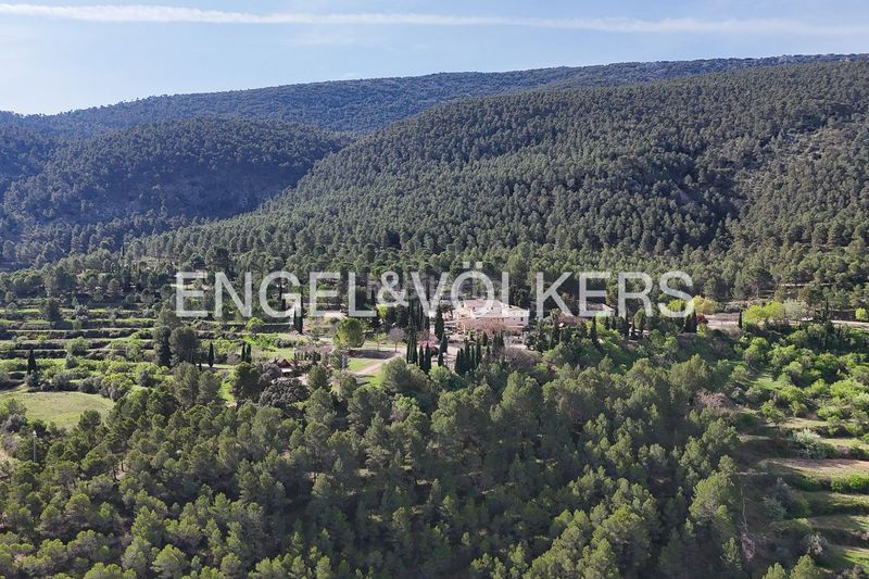 Foto 949a084d-eb75-44b1-ae69-4b48d2d99e5b. Casa amb calefacció aparcament piscina a Eixample Alcoi