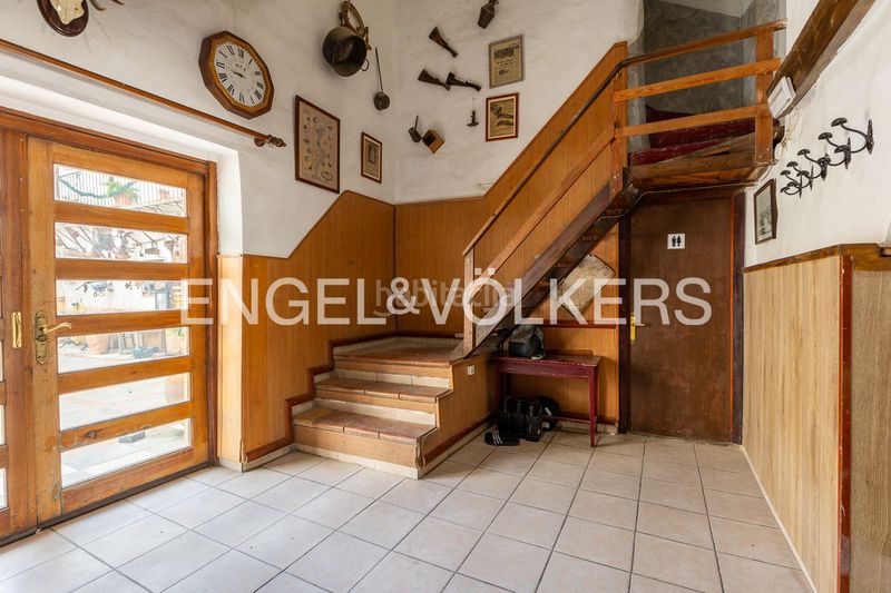 Foto 9aadb3d8-f742-4a1d-8c67-7be16233dd95. Casa amb calefacció aparcament piscina a Eixample Alcoi