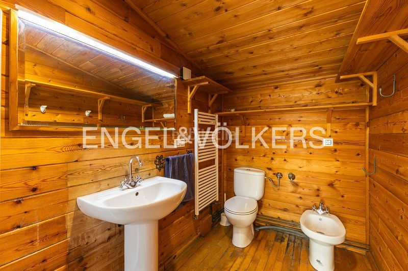 Foto aba3aab9-9a5b-40dc-a794-4243a83dc9d1. Casa amb calefacció aparcament piscina a Eixample Alcoi