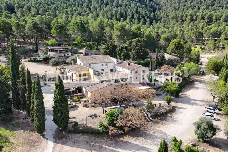 Foto af449964-b858-446b-819f-a024ba52081c. Casa amb calefacció aparcament piscina a Eixample Alcoi