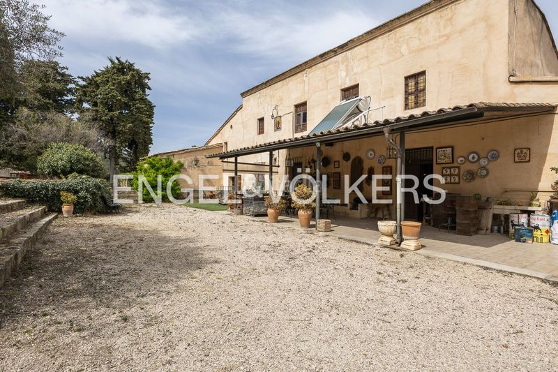 Foto b0521b76-387a-46ac-a70b-10722020d96a. Casa amb calefacció aparcament piscina a Eixample Alcoi