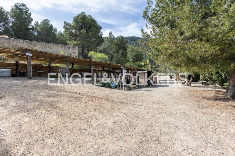 Foto b2e000d3-2409-4b7b-be2c-98fda9e00dd8. Casa amb calefacció aparcament piscina a Eixample Alcoi