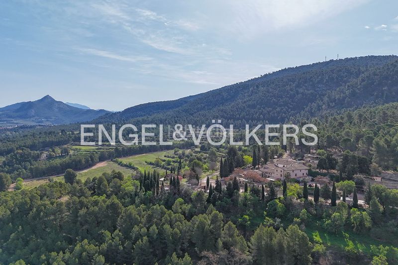 Foto b97fa363-96df-472e-a874-5982391ae37e. Casa amb calefacció aparcament piscina a Eixample Alcoi