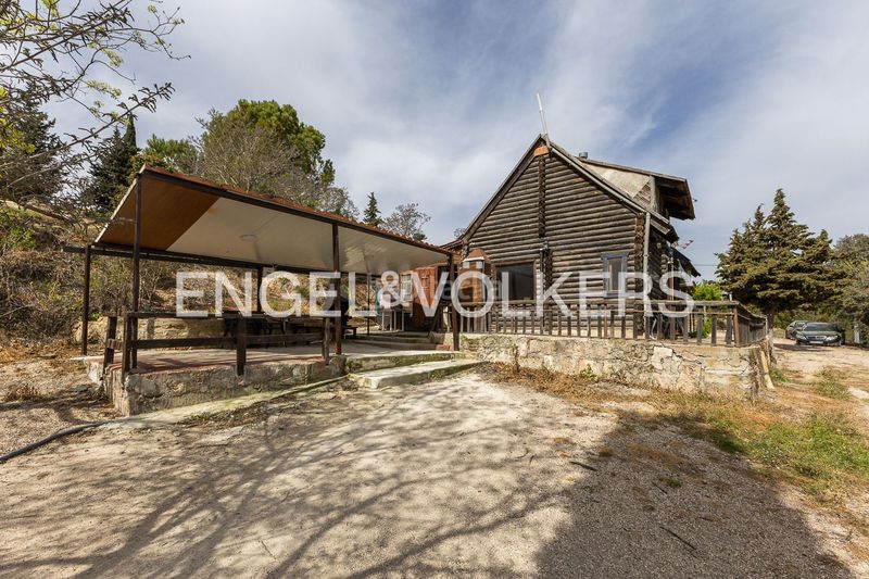 Foto cf3efc70-96e5-44fa-bd4f-d4c8b22d64f3. Casa amb calefacció aparcament piscina a Eixample Alcoi