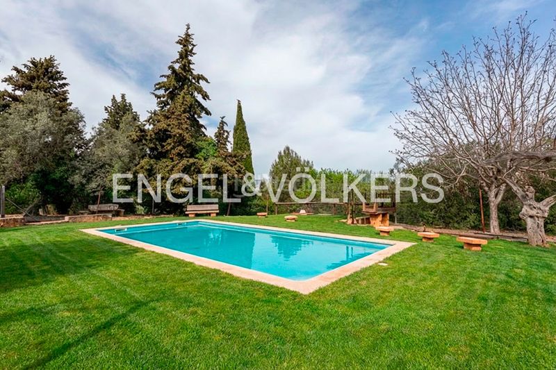 Foto d7710ab3-0ac3-4ea7-a920-4894671c8c81. Casa amb calefacció aparcament piscina a Eixample Alcoi