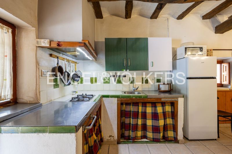 Foto f5eeee83-f8ca-47d3-ac18-61855121fc45. Casa amb calefacció aparcament piscina a Eixample Alcoi